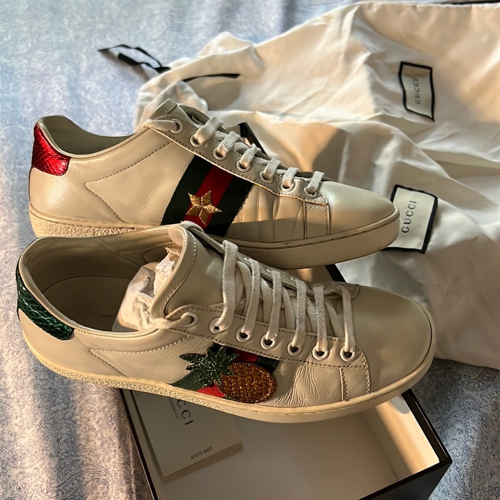 GUCCI Women’s White Lady Bug and Pineapple ACE White Sneakers. 💯 Authentic.